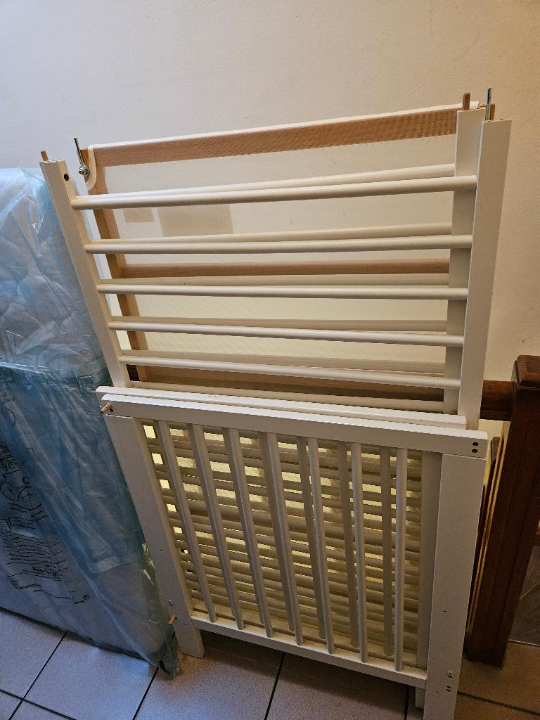 Baby bed IKEA 66CM X 124CM Träumeland 60 x 120 cm, Kinderen en Baby's, Kinderkamer | Bedden, Ophalen, Gebruikt, Minder dan 140 cm