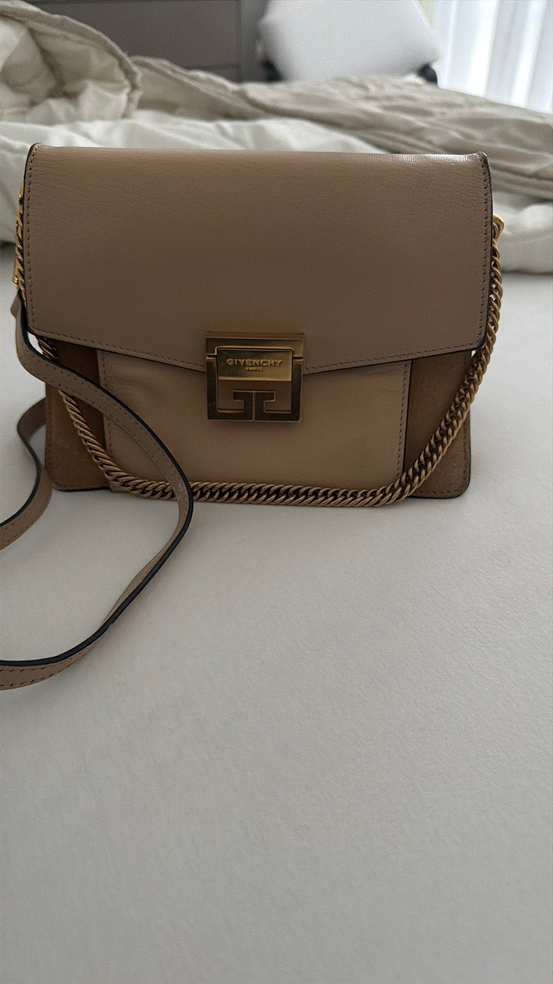 Givenchy GV3 Small Beige Leather Shoulder / Crossbody Bag, Ophalen, Gebruikt, Beige