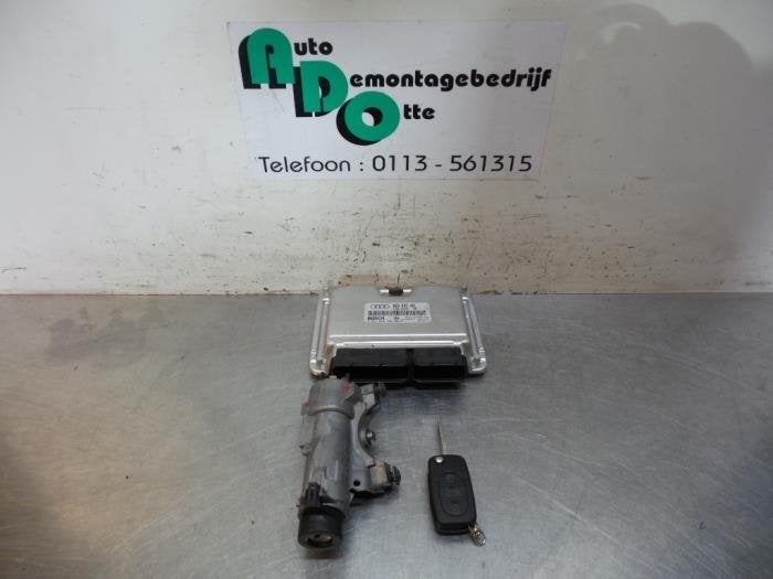 Kontaktslot + computer van een Audi A4 (A4 01-), Gebruikt, -, -, -