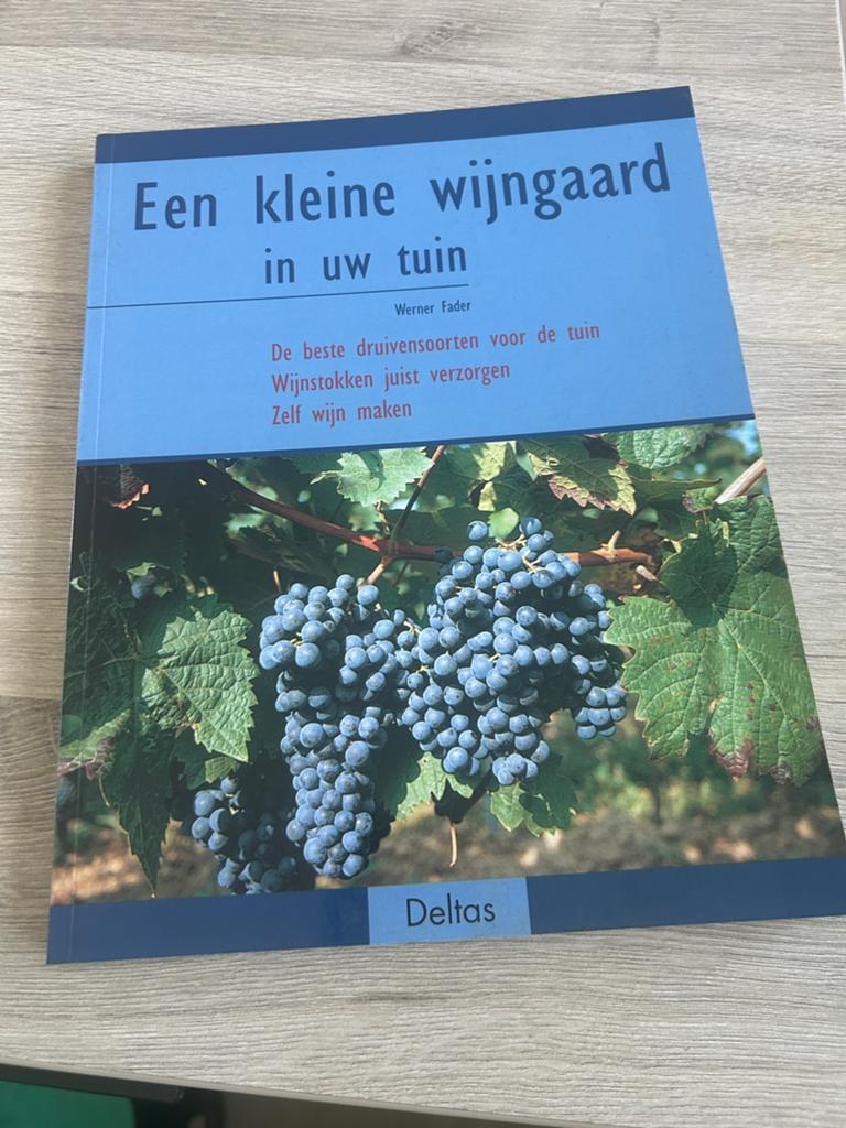 Een kleine wijngaard in de tuin, Ophalen of Verzenden, Gelezen, Tuinieren en Tuinplanten