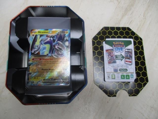Pokémon Paldea Legends Tin Koraidon en Miraidon, Hobby en Vrije tijd, Verzenden, Gebruikt