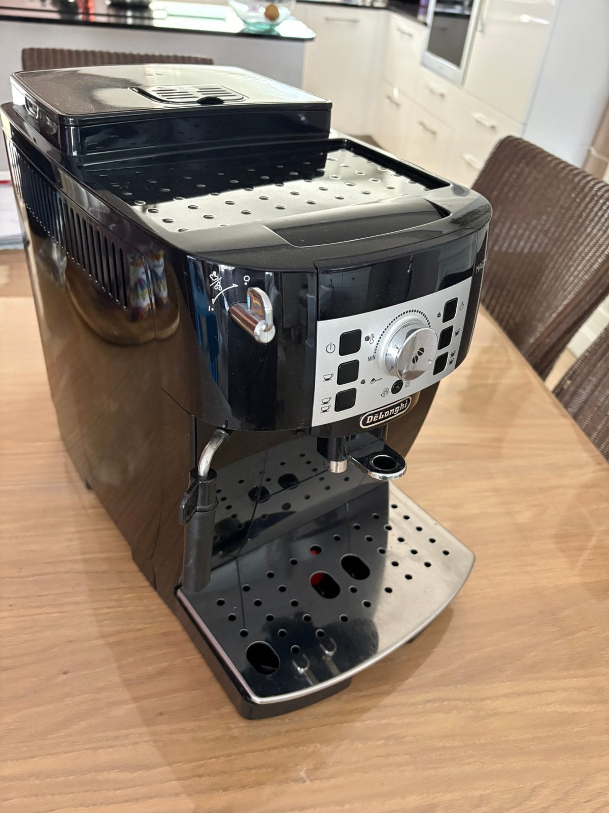 Cafetière Dolonghi Magnifica S, Réservoir d'eau amovible, Café en grains, Comme neuf, Enlèvement