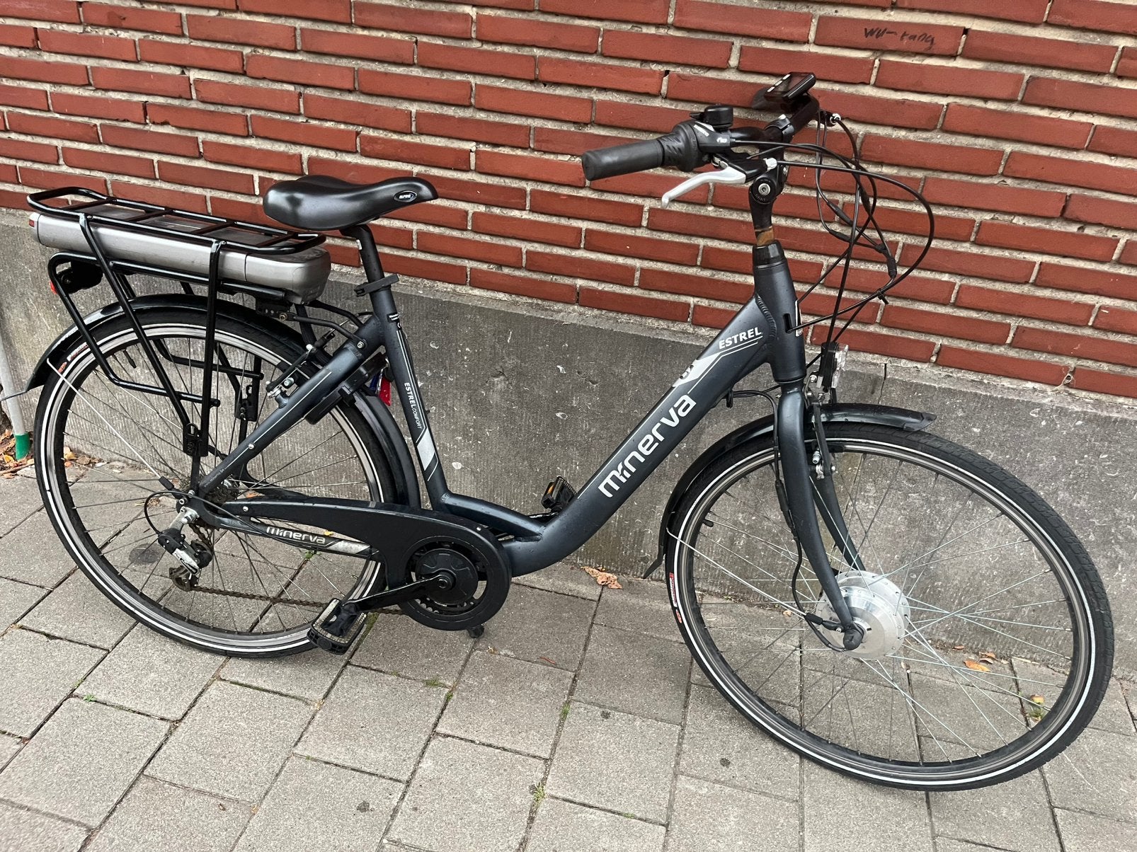 Elektrische damesfiets 28 inch merk minerva, Fietsen en Brommers, Ophalen of Verzenden, Zo goed als nieuw