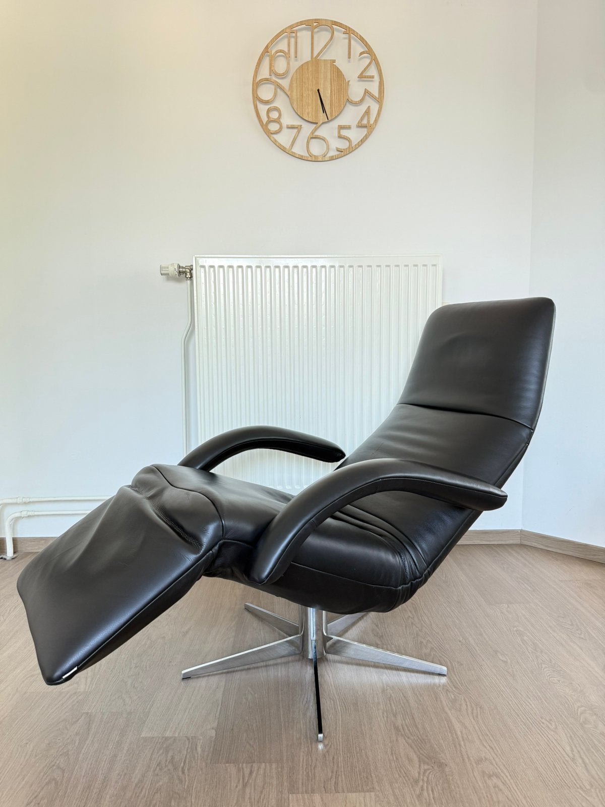 Fauteuil JORI Yoga en cuir noir au design original, Knoll vitra vintage nieuw leolux Stressless De Sede FSM, 125 à 150 cm, Comme neuf