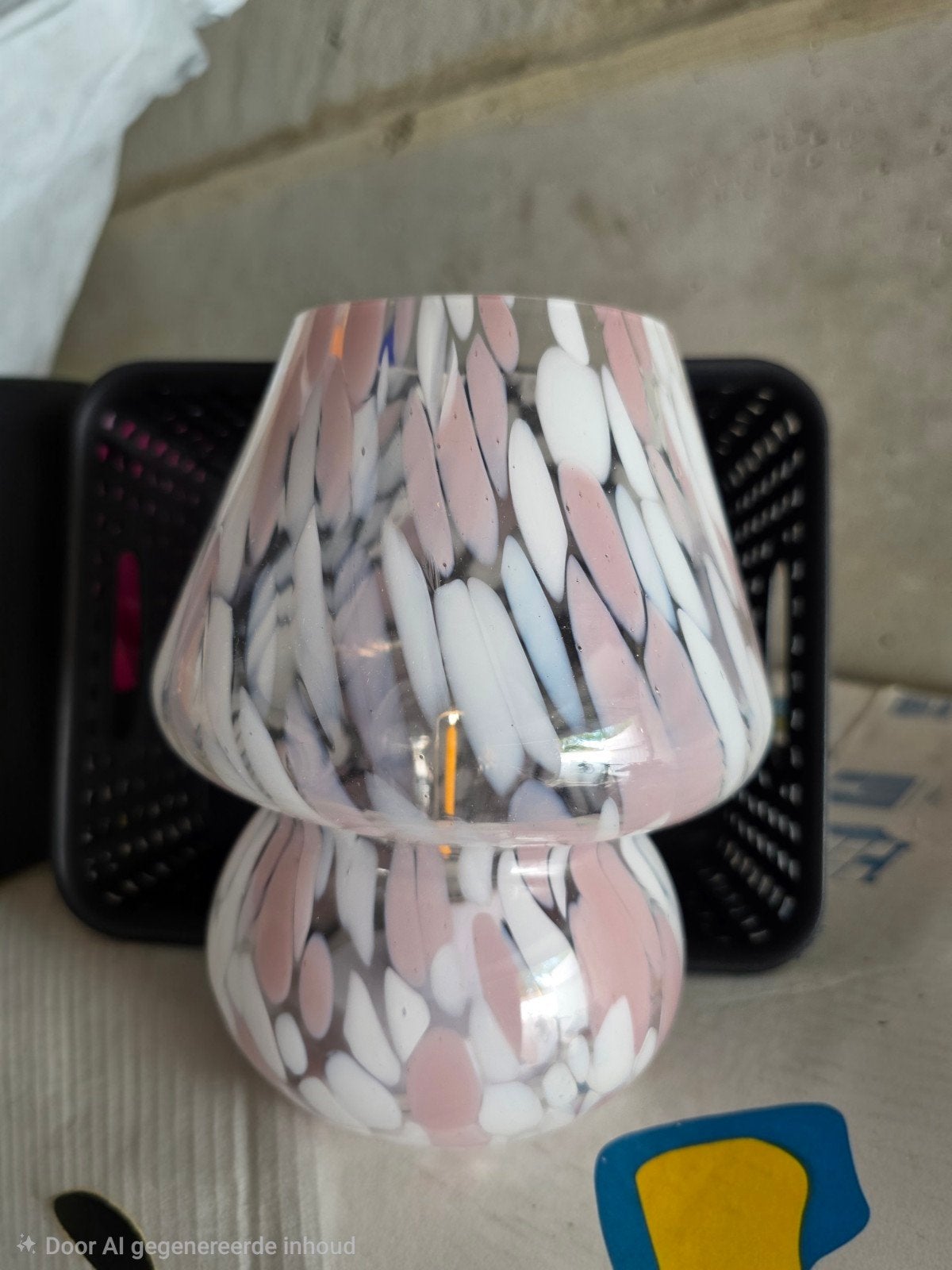 lampe rose marbrée, Enlèvement