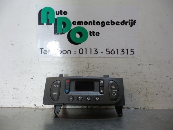 Panneau de commandes chauffage d'un Renault Megane Scenic, Renault, -, Utilisé, -