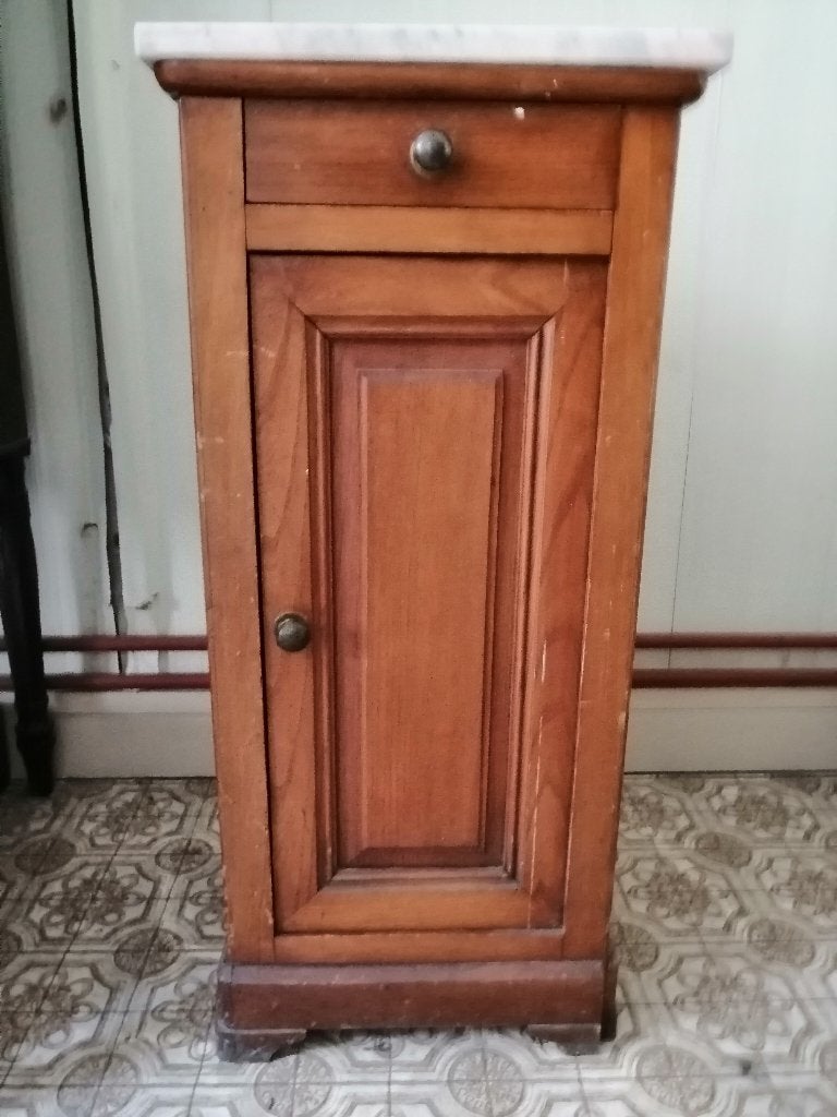 Belgisch nachtkastje v d jaren 50 in hout met marmeren blad, Huis en Inrichting, Slaapkamer | Nachtkastjes, Gebruikt, Minder dan 45 cm