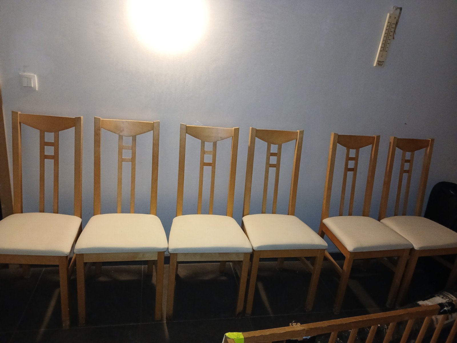 6 identieke stoelen met wit zitvlak, goedkoop, Ophalen, Wit