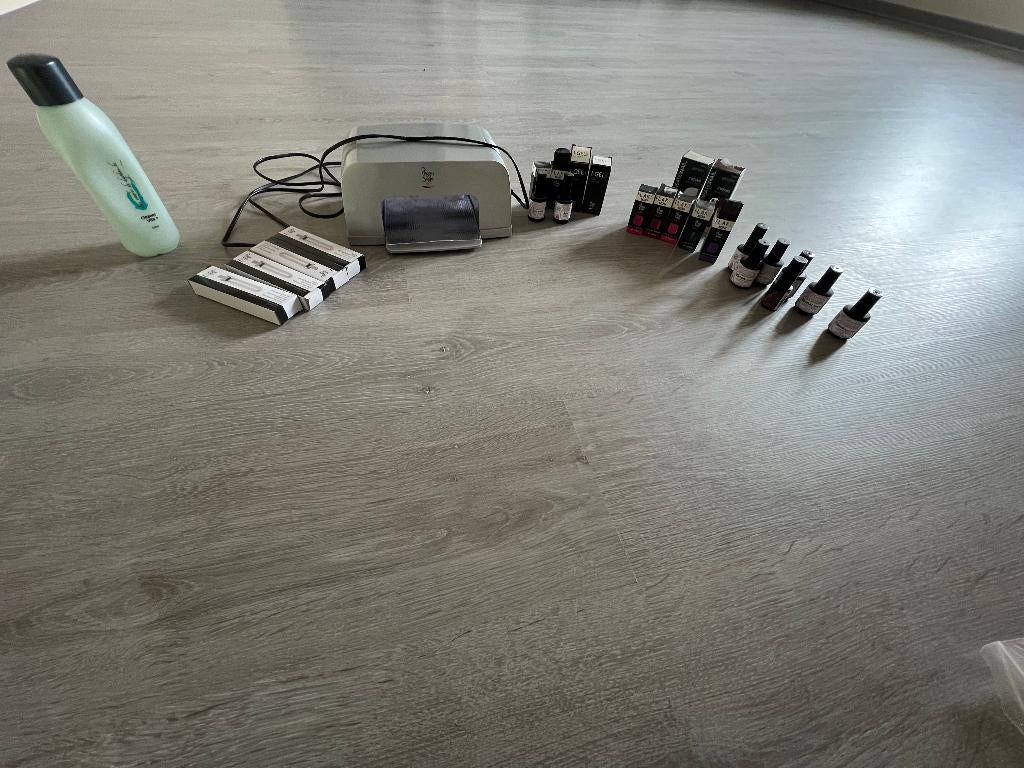 Lampes uv pour ongles , produits pour ongles, Mains et Ongles, Enlèvement, Argent, Accessoires