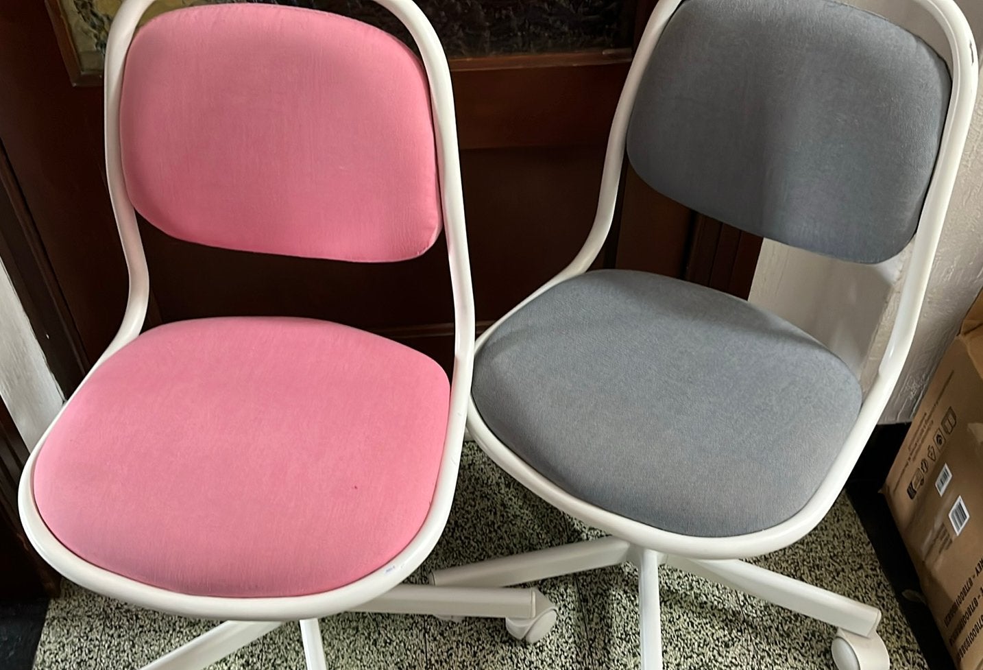 Chaises de bureau Ikea rose et grise, Enlèvement, Comme neuf, Rose