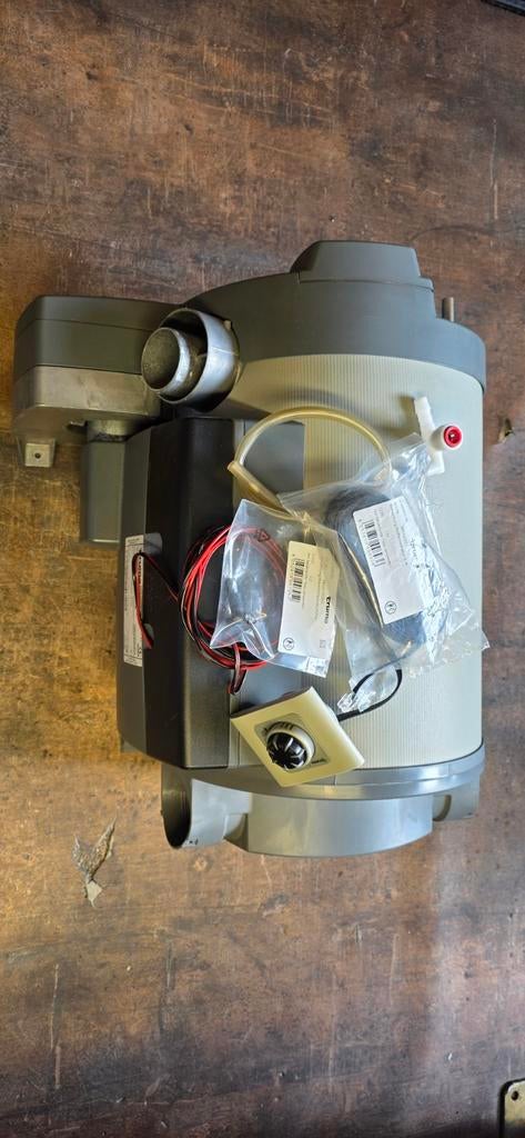 Truma kachel/boiler COMBI 4,12V-30MB met bediening, Caravans en Kamperen, Mobilhome-accessoires, Gebruikt, Ophalen