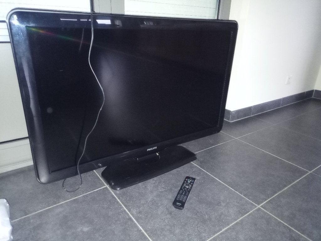 PHILIPS LCD TV 42inch (107 cm)+ standaard +afstandsbediening, Ophalen, Philips, LCD, Zo goed als nieuw