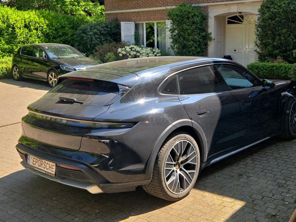 Magnifique Taycan Cross turismo black edition, Autos, Porsche, Achat, Particulier, Taycan, Électrique