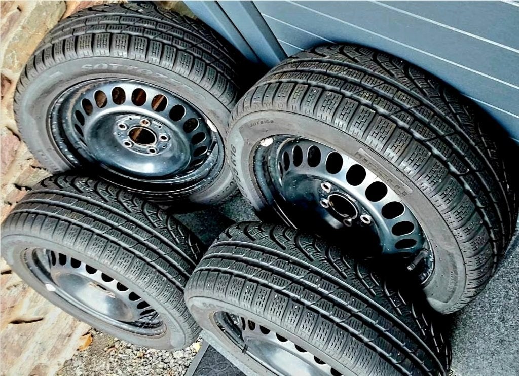 4 jantes et pneus hiver 205/55-16 originales Mercedes, Pneus et Jantes, Pneus hiver, 16 pouces, 205 mm