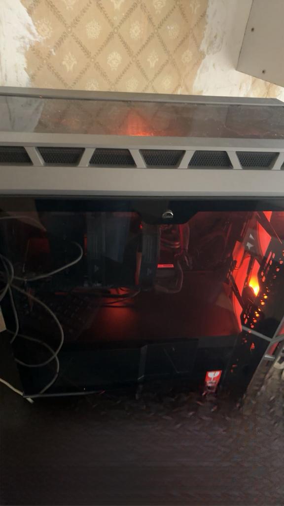 Gaming pc tekoop, Ophalen, Zo goed als nieuw