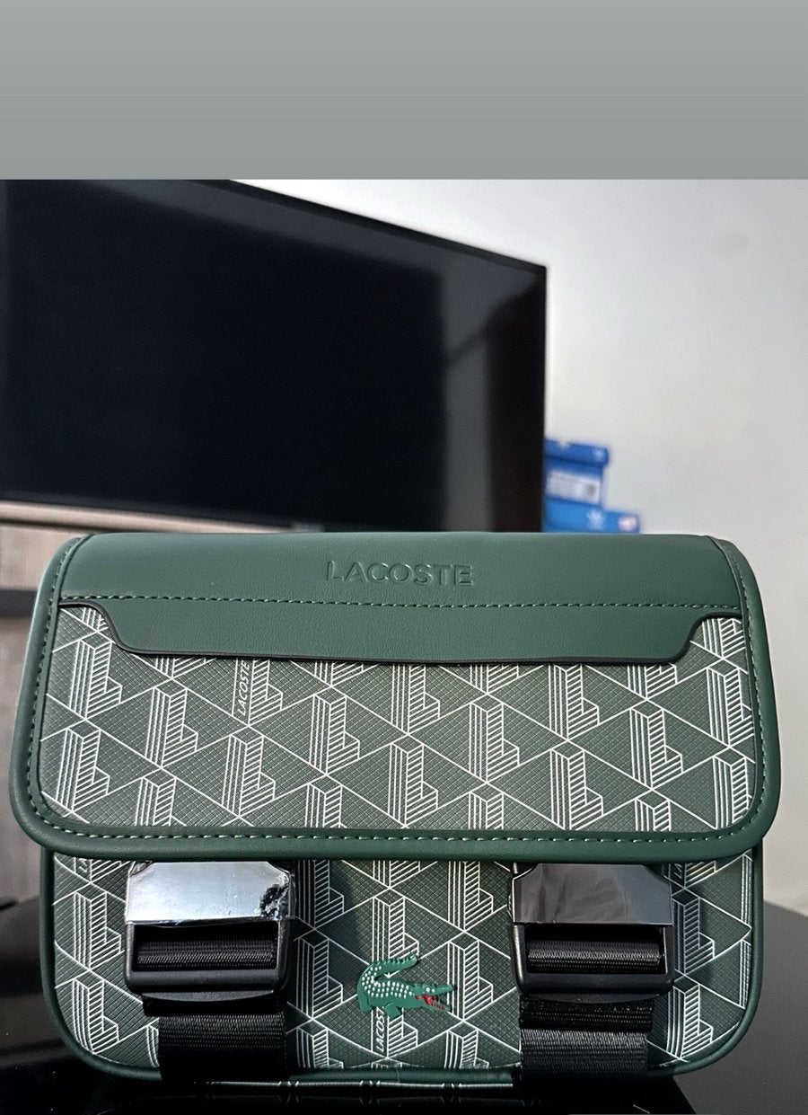 Sacoche lacoste, Bijoux, Sacs & Beauté, Sacs | Sacs à bandoulière, Enlèvement ou Envoi, Neuf, Autres marques, Cuir