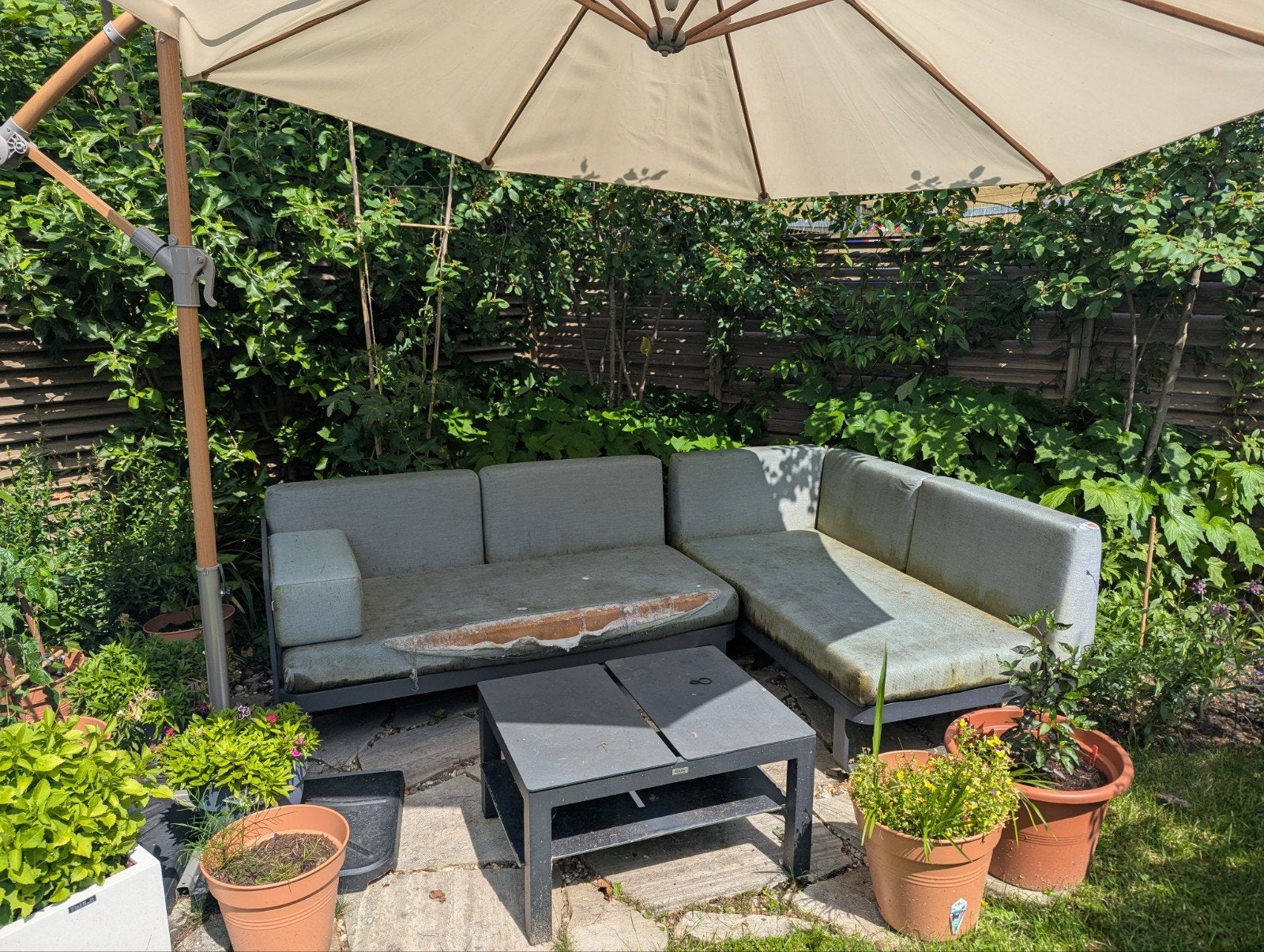 Lounge zetel, beschadigd kussen, goed frame, €75 hoogste bod, Tuin en Terras, Ophalen, Aluminium