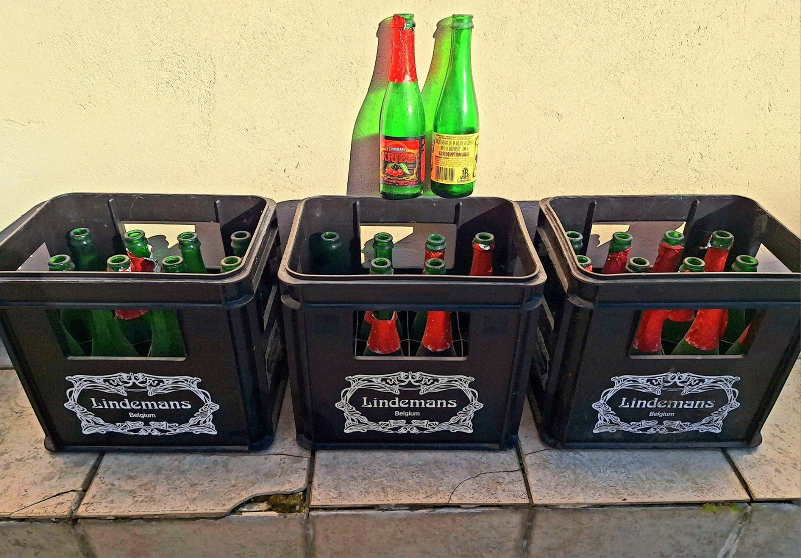 3 Bacs de bière Lindemans Kriek, Collections, Enlèvement ou Envoi, Utilisé, Bouteille(s)