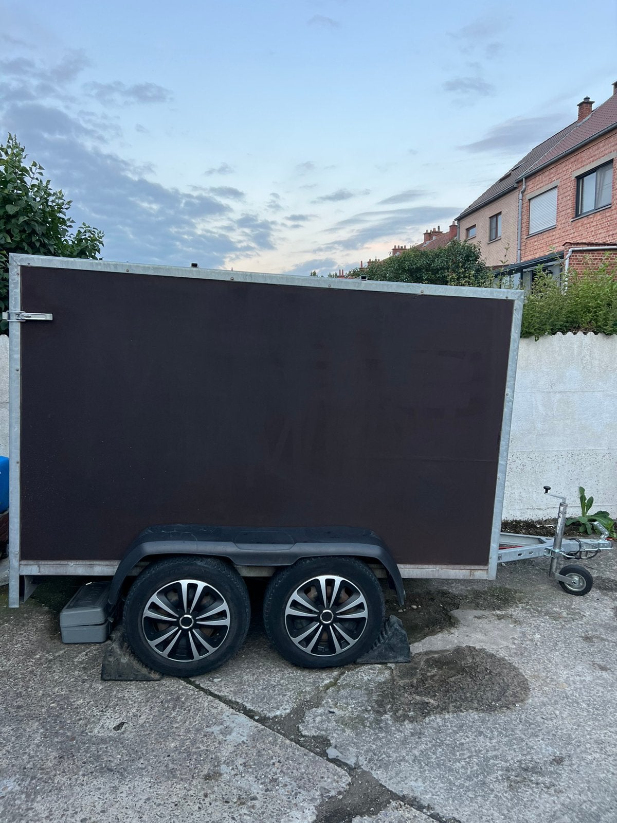 Dubbelassige aanhangwagen, Ophalen, Zo goed als nieuw