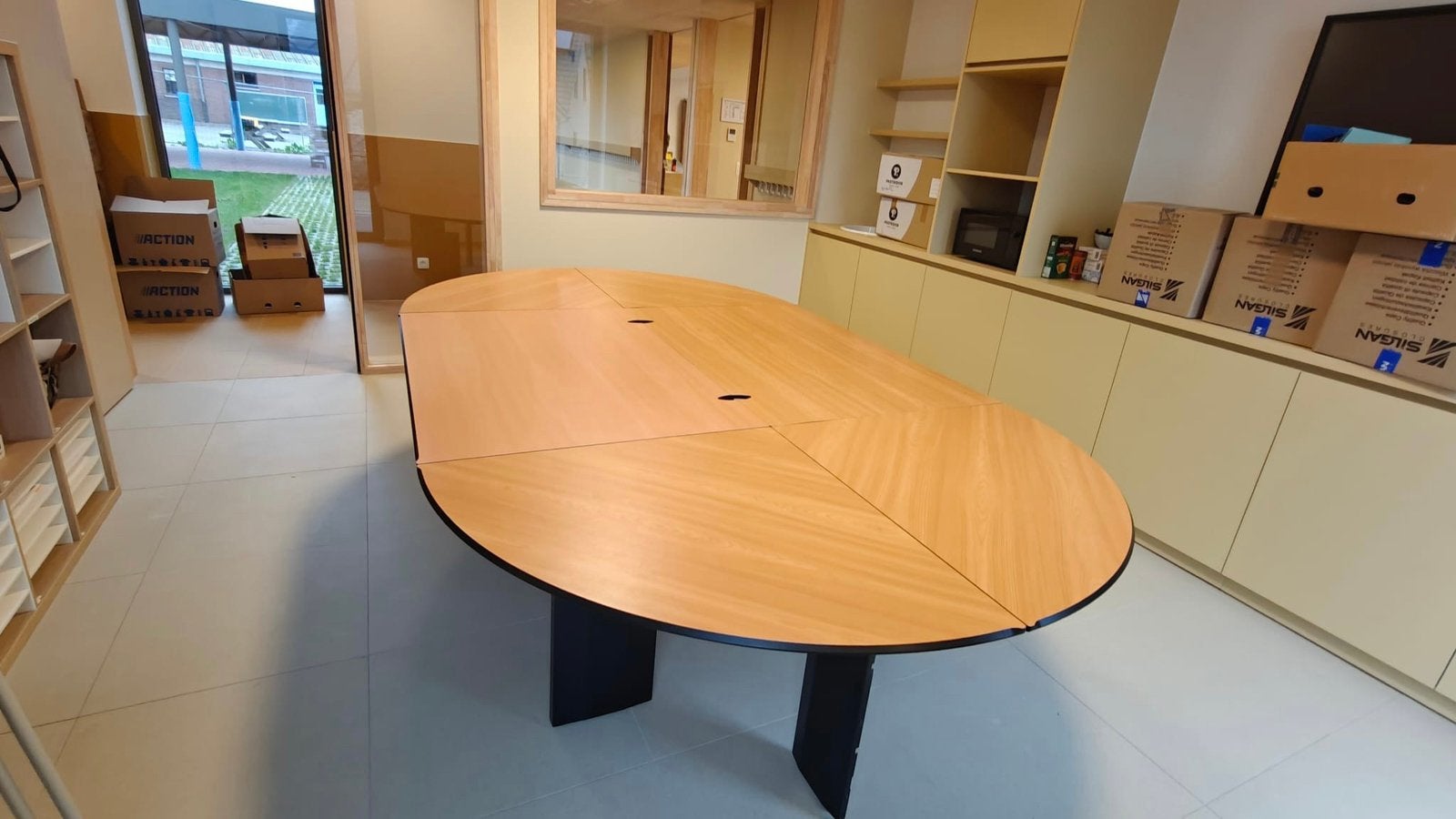 Grote tafel / kantoortafel / vergadertafel, Ophalen, 150 tot 200 cm, 200 cm of meer, Zo goed als nieuw