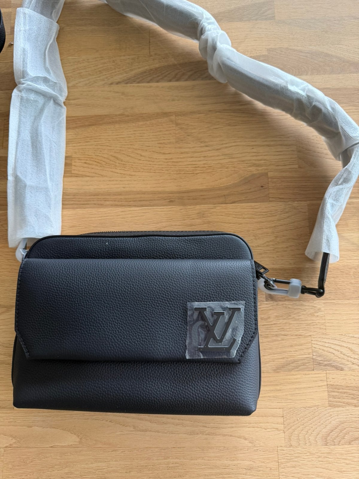 Louis vuitton fastline tas, Handtassen en Accessoires, Portemonnees, Nieuw, Overige merken, Zwart, Leder, Ophalen