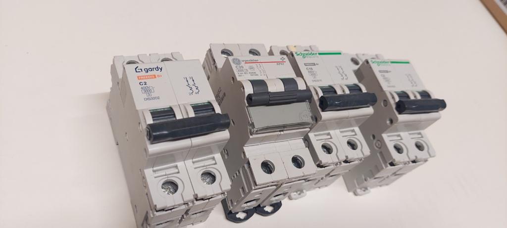 4 machines de sécurité électrique., Enlèvement ou Envoi, Interrupteur
