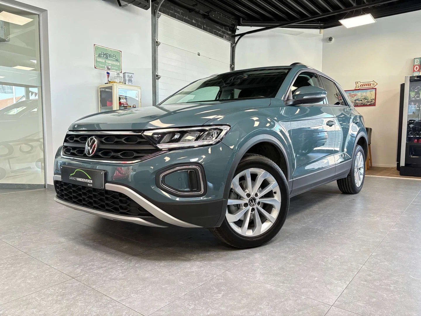 Volkswagen T-Roc T-Roc 1.0 TSI Life * Petrolblauw *, Autos, Achat, Euro 6, Boîte manuelle, Noir