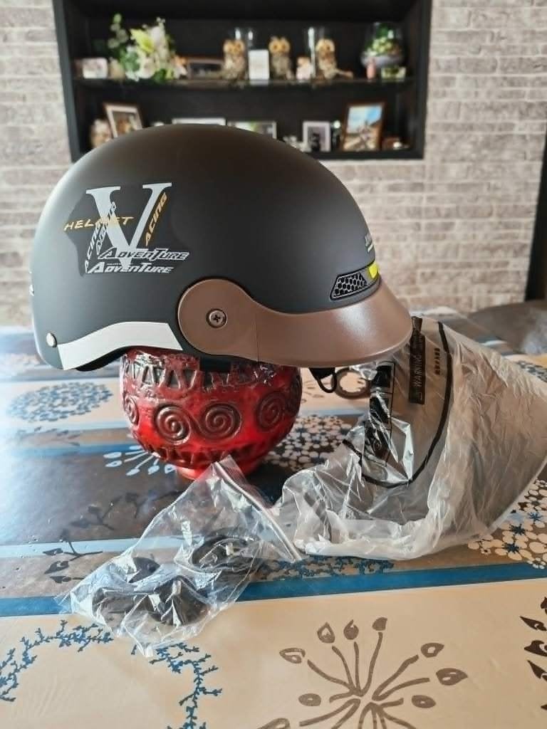 Nieuwe motorhelm, Ophalen