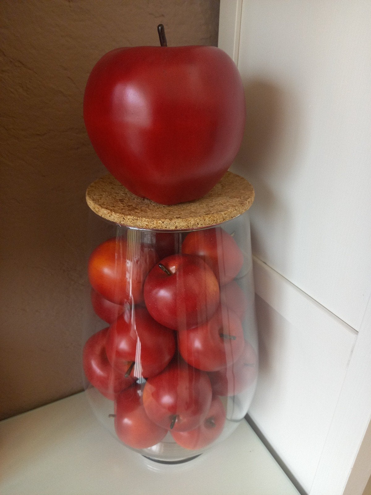 VASE AVEC 21 POMMES  DE DECORATION HAUTEUR 40CM 10€, Antiquités & Art, Enlèvement