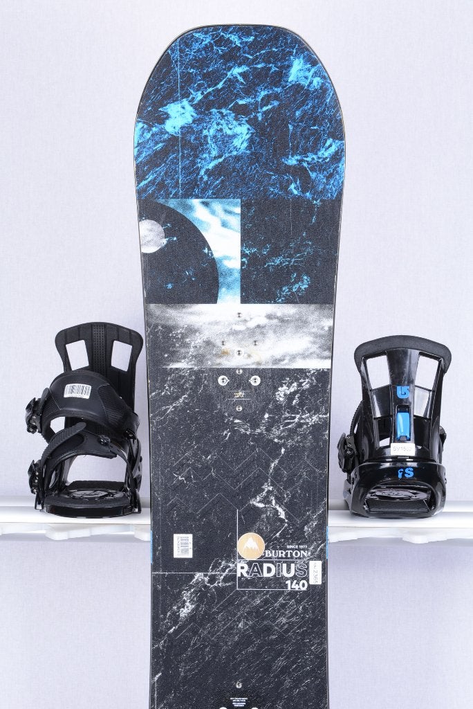 Snowboard 140 cm BURTON RADIUS, noir/bleu, woodcore, FLAT, Envoi, Utilisé, Planche