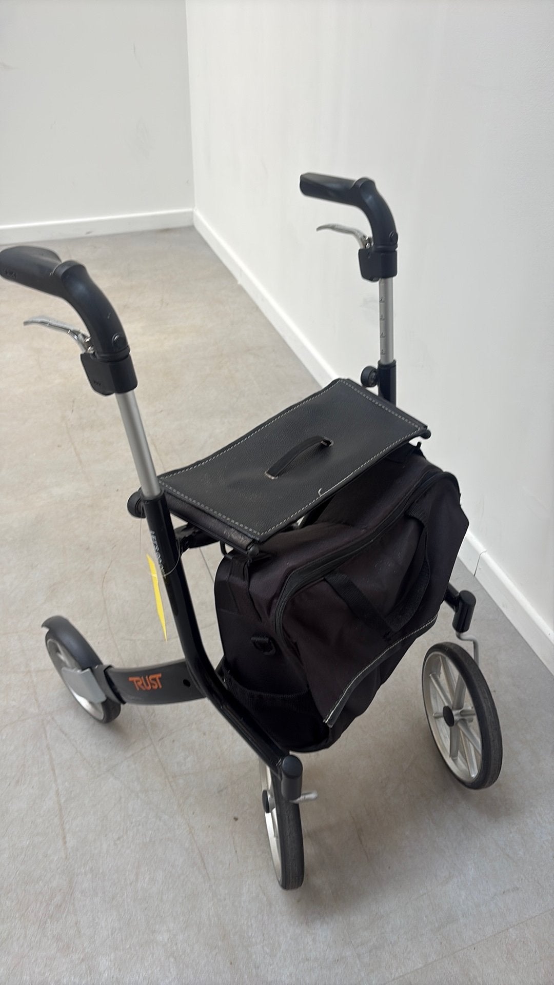 Rollator trust, Ophalen, Zo goed als nieuw