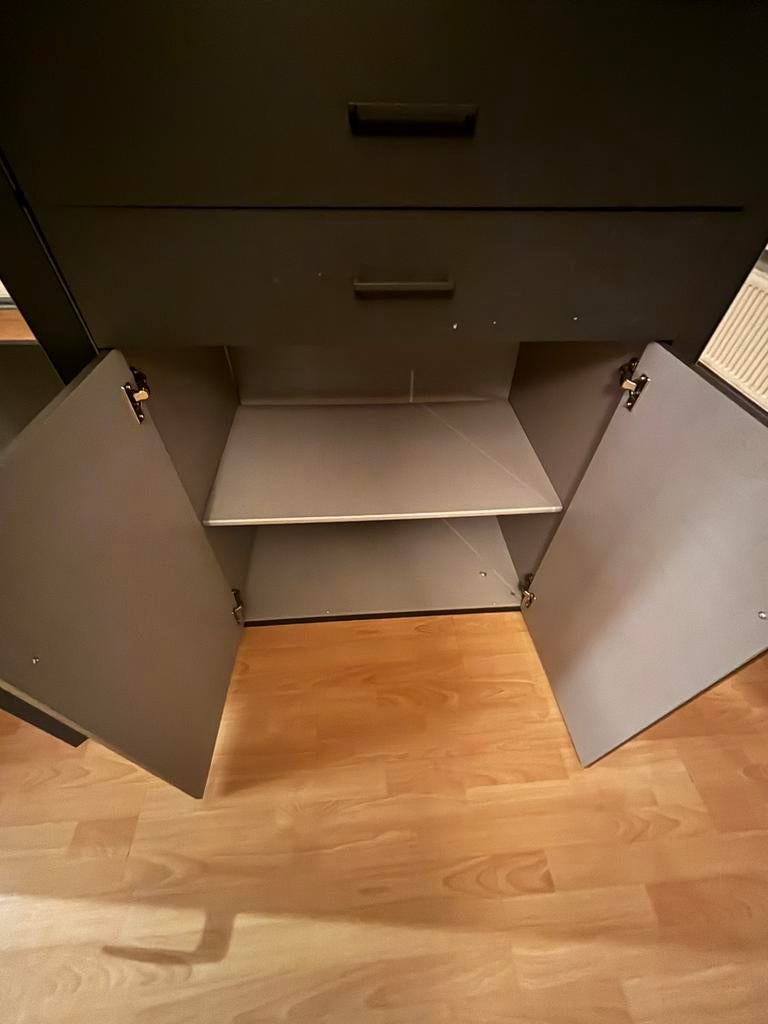 Draaideurkast Okacheve - 196 cm te koop, Huis en Inrichting, Kasten | Roldeurkasten en Archiefkasten, Ophalen, Zo goed als nieuw