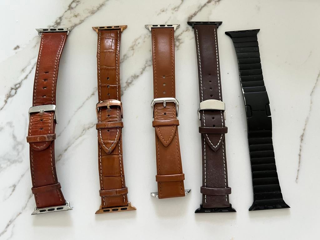 Apple Iwatch 42mm, 4 bracelets en cuir, 1 bracelet en métal, Enlèvement ou Envoi, Comme neuf, Sangle, 42 mm