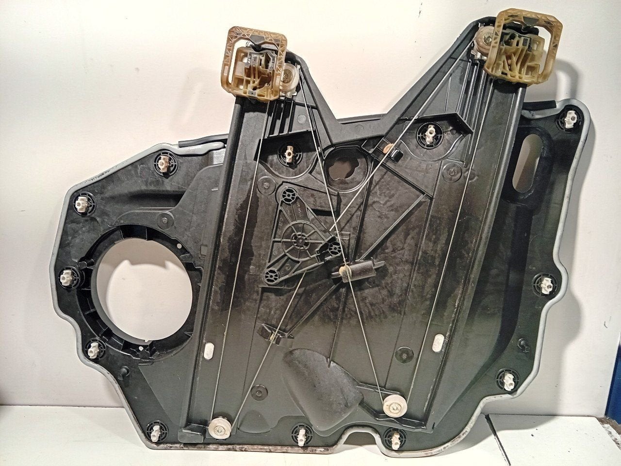 Raammechaniek elektrisch links voor Ford Kuga, Onderdelen@venauto.nl, Van der Ven Autorecycling B.V., Gebruikt, Ettenseweg 76, 4706 PB Roosendaal, The Netherlands