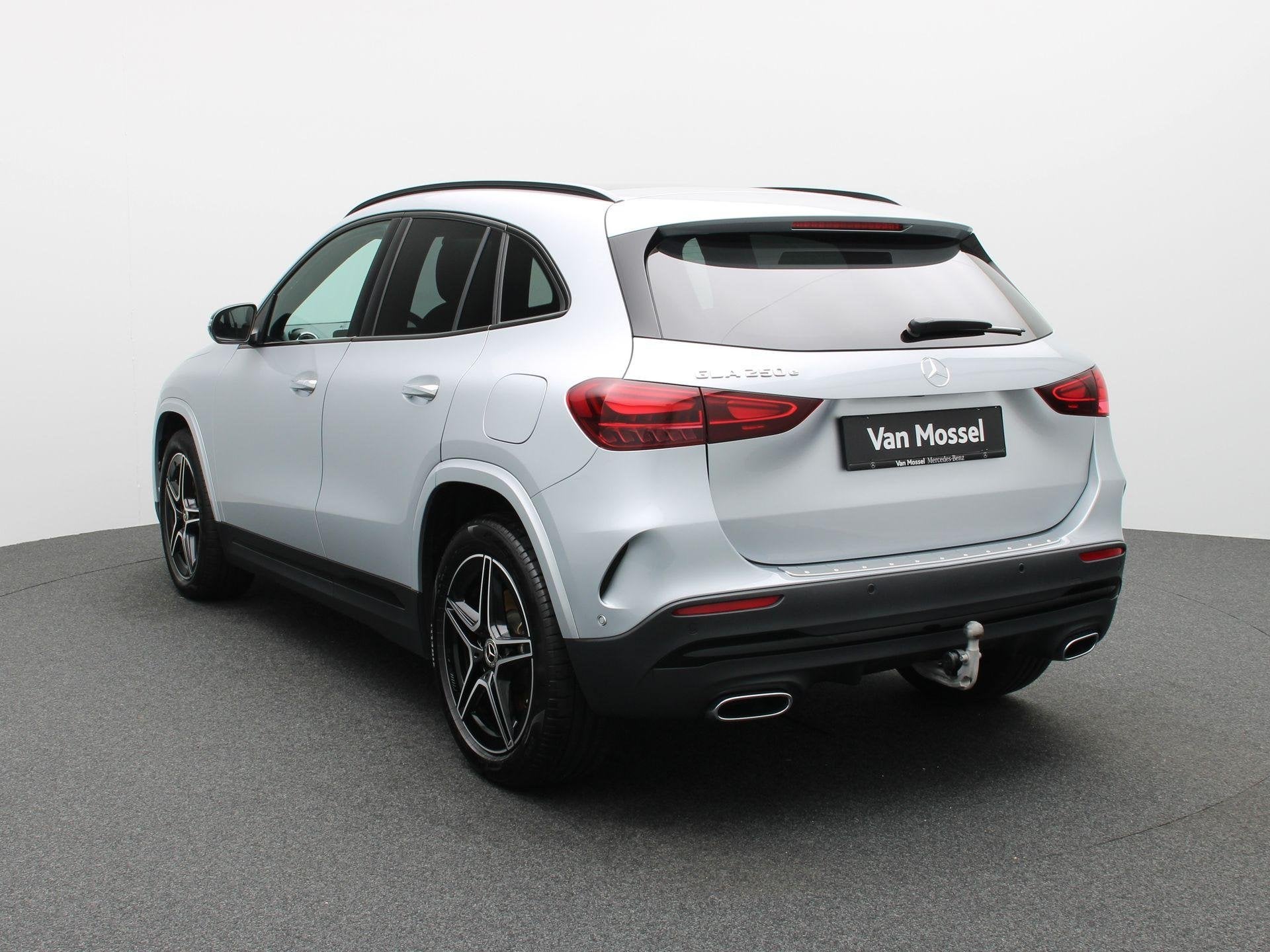 Mercedes-Benz GLA 250 e AMG Line + TREKHAAK + PANO DAK + MUL, Auto's, Dealer onderhouden, Zwart, 4 cilinders, 16 kWh
