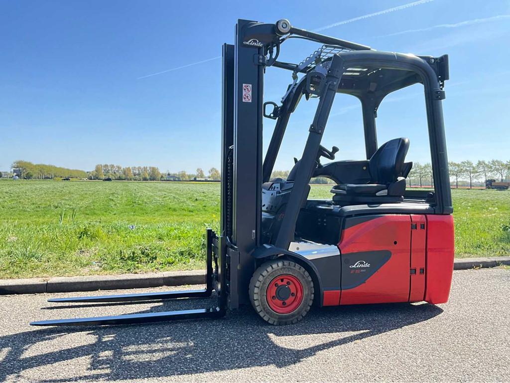 Linde E15-02 3892 Fork 2021, Articles professionnels, Machines & Construction | Chariots élévateurs & Transport interne, Autre propulsion