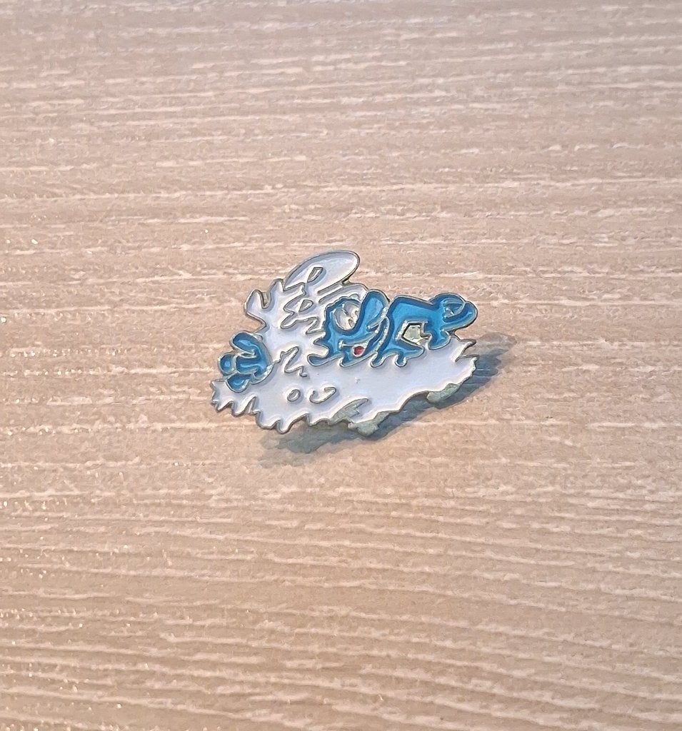 PIN - SMURF - DE SMURFEN - SCHTROUMPF - ZWEMMEN, Verzenden, Gebruikt, Figuurtje, Speldje of Pin