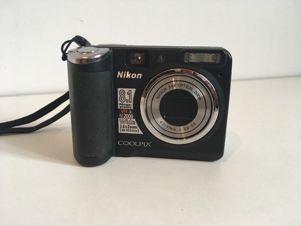 Nikon Coolpix P50, Audio, Tv en Foto, Fotocamera's Digitaal, Gebruikt, Beeldstabilisatie, Ophalen of Verzenden, Accu