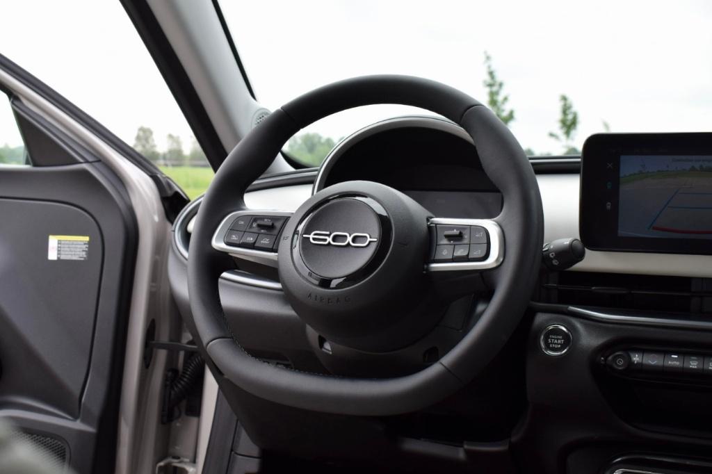Fiat 600 La Prima Hybrid 136pk, ACC/Camera/CarPlay/Massage, Auto's, 1199 cc, 109 g/km, Beige, Leder