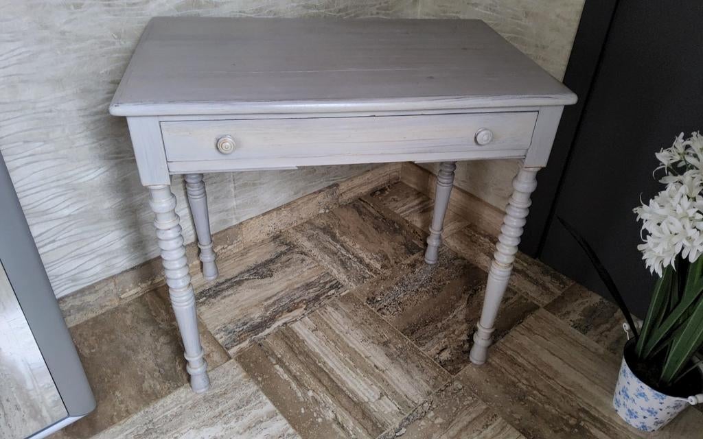 Petite table d'appoint, Enlèvement