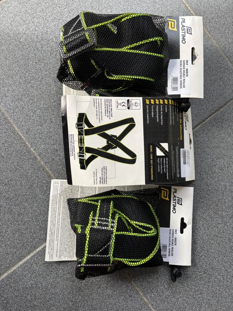Trois harnais Plastimo double réglage, Enlèvement, Neuf