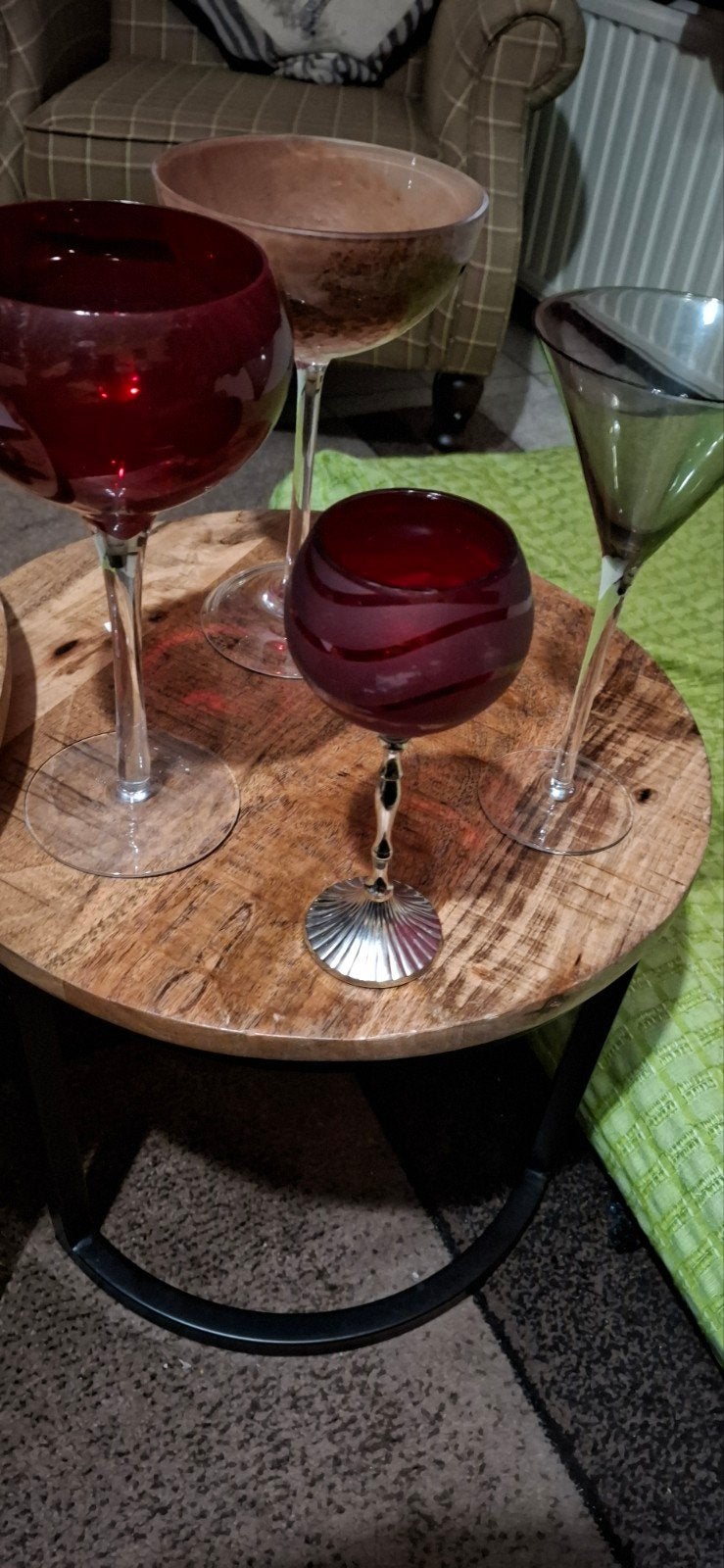 4 verschillende gekleurde grote glazen, Antiek en Kunst, Ophalen
