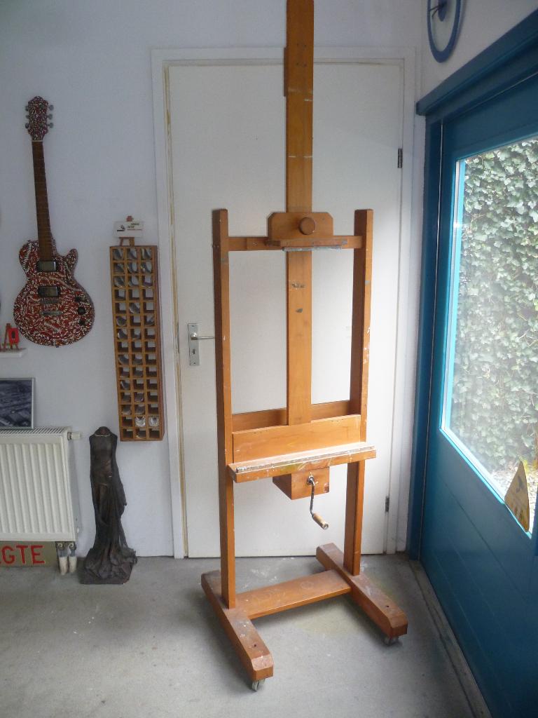 Atelier trouve un chevalet avec PENDULE sur roulettes Patina, Hobby & Loisirs créatifs, Peinture, Enlèvement, Utilisé