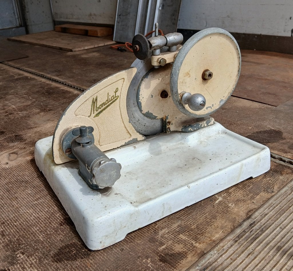 Antieke gietijzeren Mondial vleessnijmachine / Decoratie, Antiek en Kunst, Antiek | Keukengerei, Ophalen