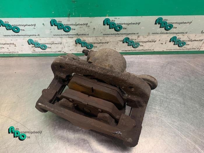 Etrier de frein (pince) avant droit d'un BMW 1-Serie (1-Seri, -, 3 mois de garantie, Utilisé, -