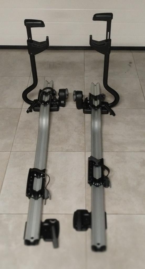 2 porte-vélos Thule pour barres de toit à vendre, Autos : Divers, Porte-vélos, Enlèvement, Comme neuf, Accessoire porte-vélos