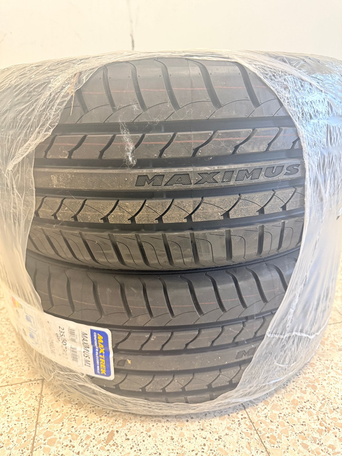 Band, Auto-onderdelen, Banden en Velgen, Nieuw, 17 inch, Ophalen of Verzenden, 235 mm