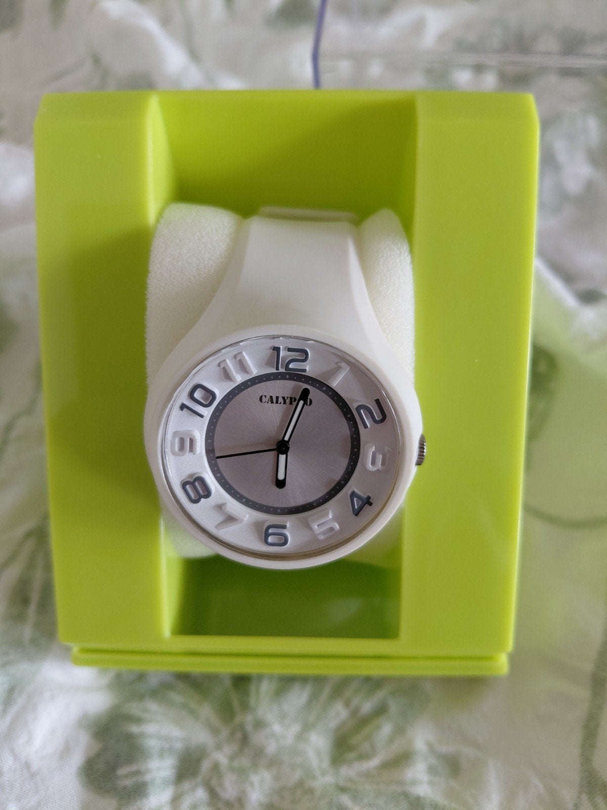 Montre Calypso blanche neuve, Bijoux, Sacs & Beauté, Montres | Femmes, Autres marques, Synthétique, Synthétique, Neuf