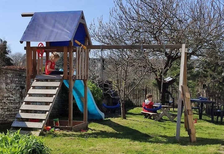 Portique en bois avec toboggan et balançoire (marque Wickey), Enlèvement, Utilisé, Toboggan