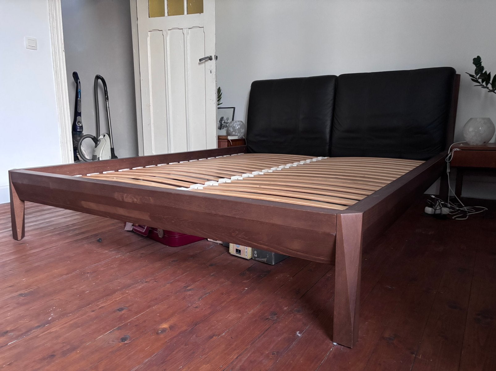 Stevig bed, Huis en Inrichting, Ophalen, Zo goed als nieuw